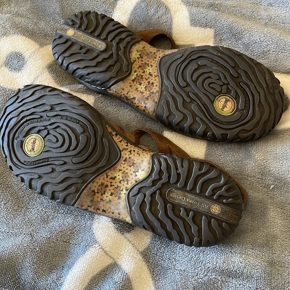 Jambu Leather Sandals - Picture 2 of 2